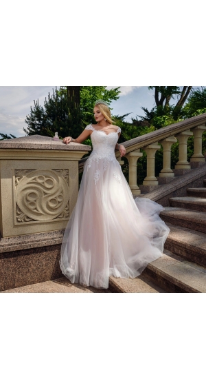 Plus size weddingdeluxe brudekjole med corsage Plus size weddingdeluxe brudekjole med corsage