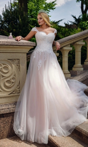 Plus size weddingdeluxe brudekjole med corsage