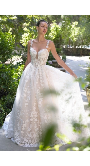 Brudekjole med strop og 3d blomster