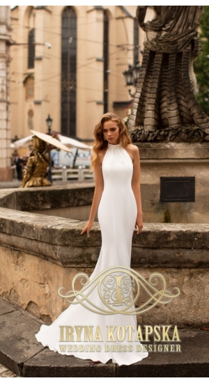 Høj hals strech kjole kun online