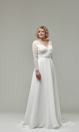 Miriam plus size brudekjole med blonde ærme fra bridalstore.dk