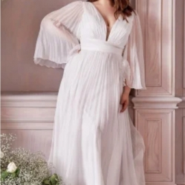 Plisseret plus size brudekjole med lynlås i ryggen