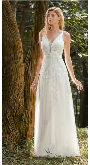 Flora i hvid farve kjole med blomster og en smule glimmer