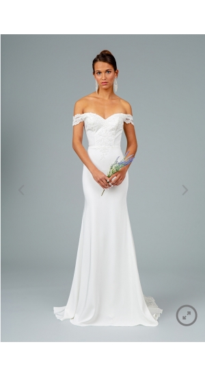 Enkel brudekjole off shoulder hvid Enkel brudekjole off shoulder hvid