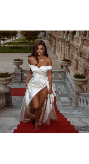 Caroline Brudekjole med slids