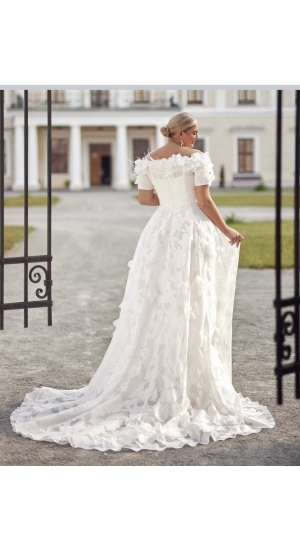 Prinsesse plus size brudekjole med blomster ærme Prinsesse plus size brudekjole med blomster ærme