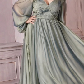 Satin kjole med ærmer i plus size