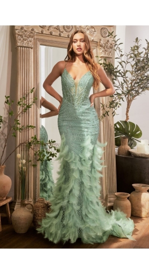 Pastel farvet festkjole med fjer i sage eller Rosa farver