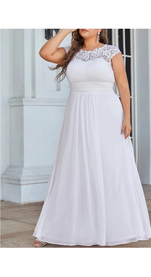 Plus size brudekjole med blonde Plus size brudekjole med blonde