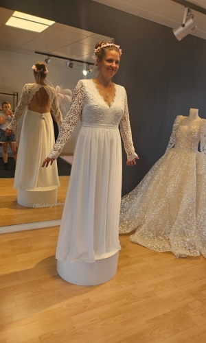 Brudekjole med blonde ærmer