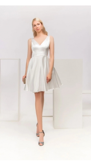 Promulia  kort satin kjole med lukket ryg hvid