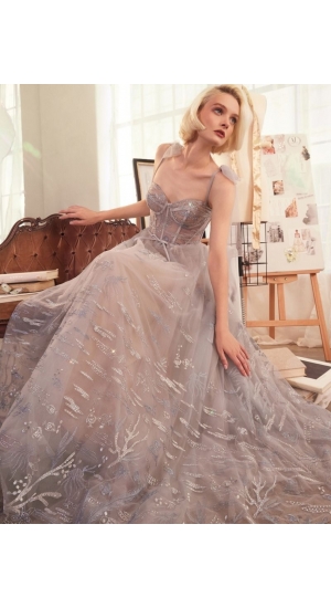   Pastel farvet festkjole med lidt glimmer