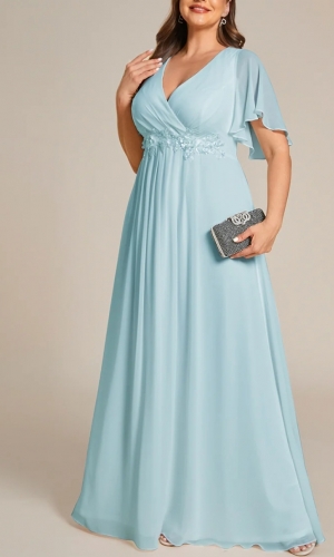Baby blue kjole i plussize med ærme og blomster 