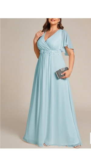Baby blue kjole i plussize med ærme og blomster  Baby blue kjole i plussize med ærme og blomster