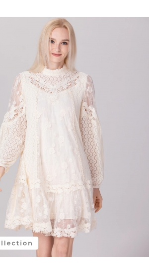 Hvid blonde knæ lang kjole med ærmer 