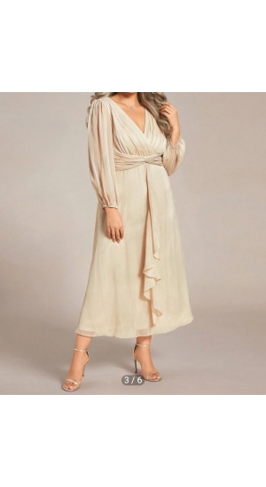 Eventyrlig champagne  kjole knæ lang  Eventyrlig champagne  kjole knæ lang