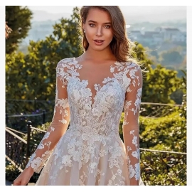 Denna brudekjole med lange ærmer 