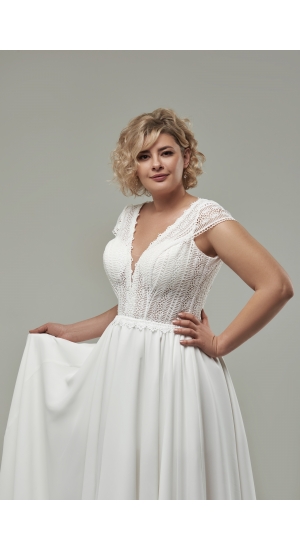 Simona plus size brudekjole med blonde ærme Simona plus size brudekjole med blonde ærme