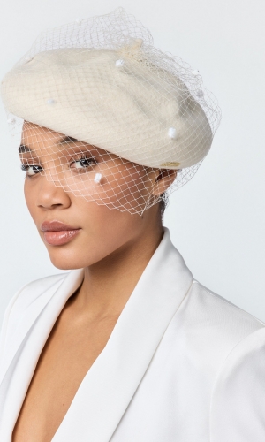 Baskerhue ivory | bridalstore.dk