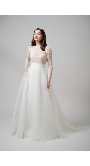 Brudekjole med høj hals og ærmer Brudekjole med høj hals og ærmer