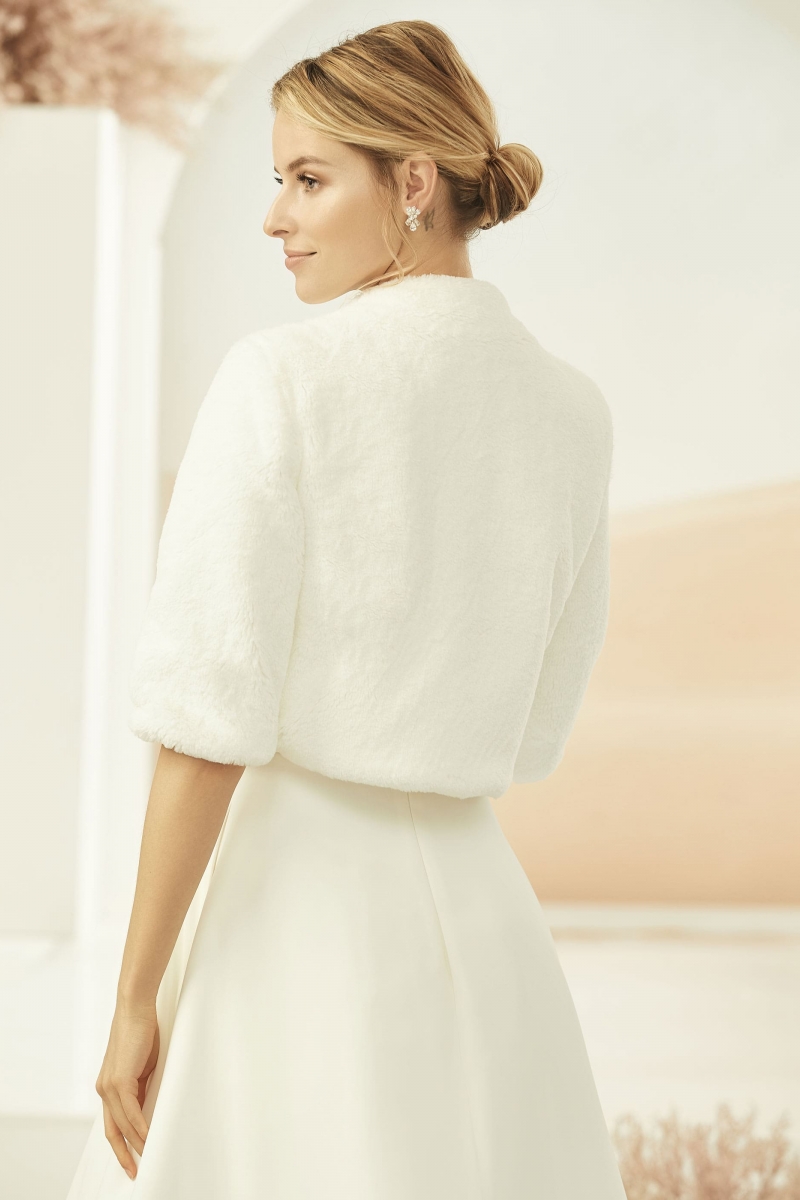 Jakke i faux fur med brede 3/4 ærmer E307 | bridalstore.dk