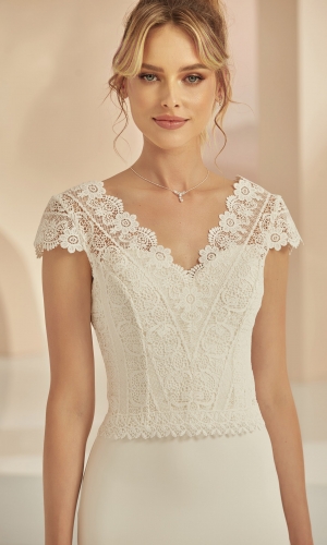 Brudetop i blonde med korte ærmer og V-udskæring E364 | bridalstore.dk
