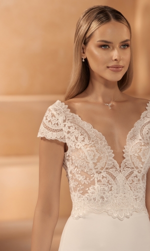 Brudetop i blonde med korte ærmer og V-udskæring E426 | bridalstore.dk