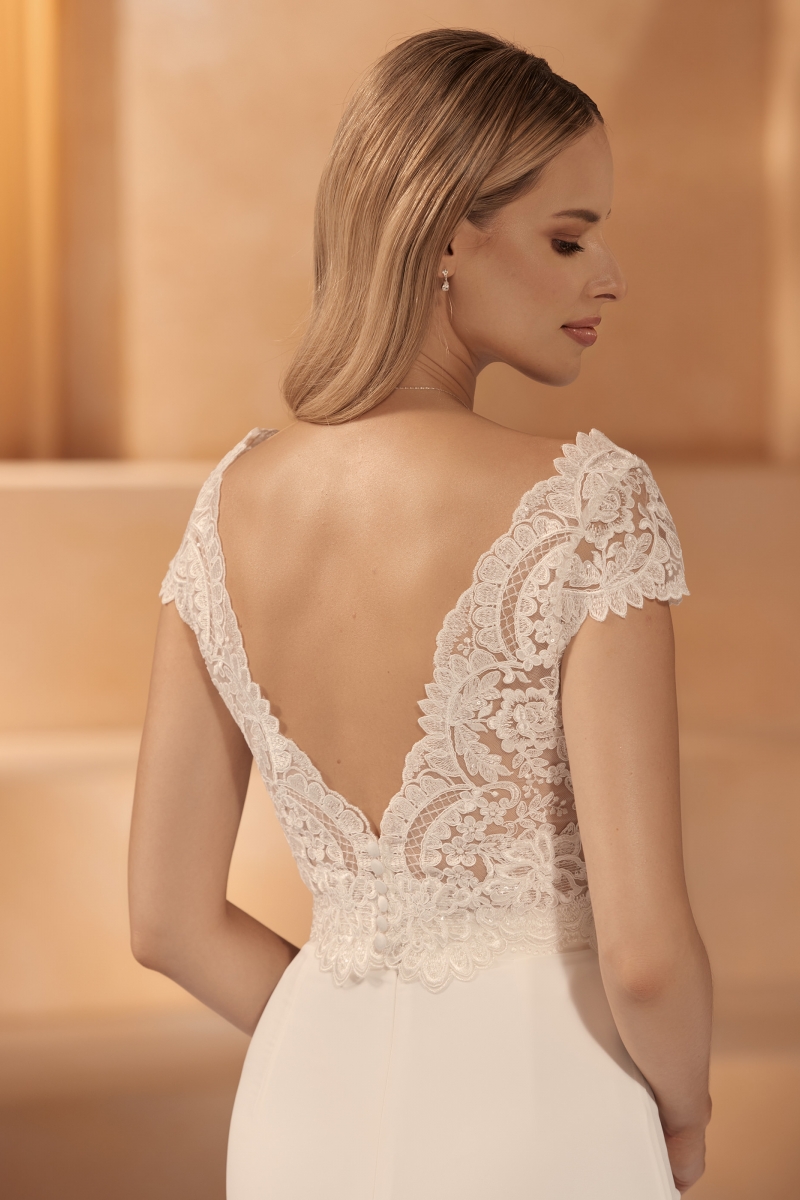 Brudetop i blonde med korte ærmer og V-udskæring E426 | bridalstore.dk