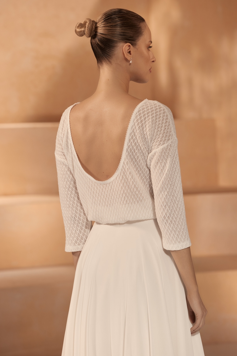 Strikket brudetop med 3/4 ærmer og båddekollete E435 | bridalstore.dk