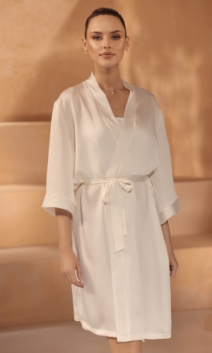 Brude-morgenkåbe i satin med 3/4 ærmer E439 | bridalstore.dk