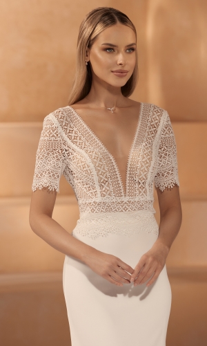 Brudetop i blonde med 3/4 ærmer og V-udskæring E443 | bridalstore.dk
