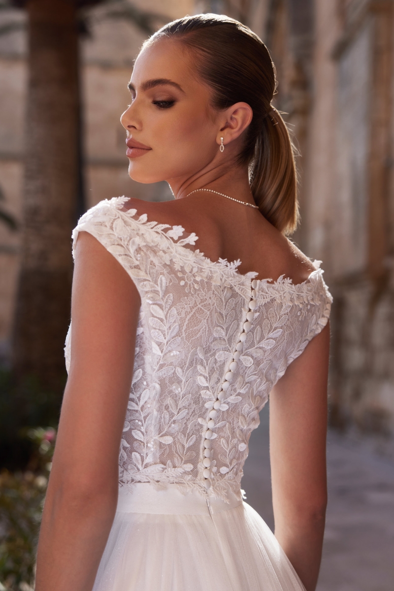 Brudetop i blonde med korte ærmer E463 | bridalstore.dk