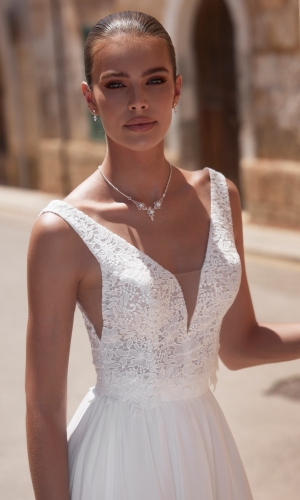 Brudetop i chiffon og blonde uden ærmer E465 | bridalstore.dk