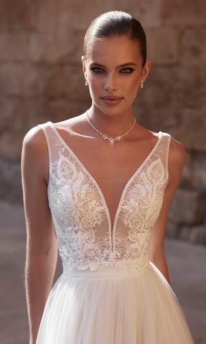 Brudetop i tyl og blonde uden ærmer E466 | bridalstore.dk