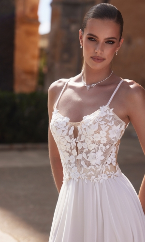 Brudekorset i tyl og blonde med stropper E472 | bridalstore.dk