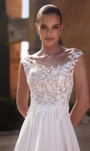 Brudetop i blonde uden ærmer E479 | bridalstore.dk