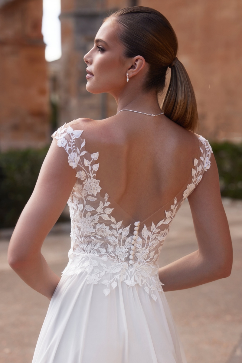 Brudetop i blonde uden ærmer E479 | bridalstore.dk