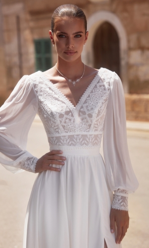 Brudetop i chiffon og blonde med lange ærmer E484 | bridalstore.dk
