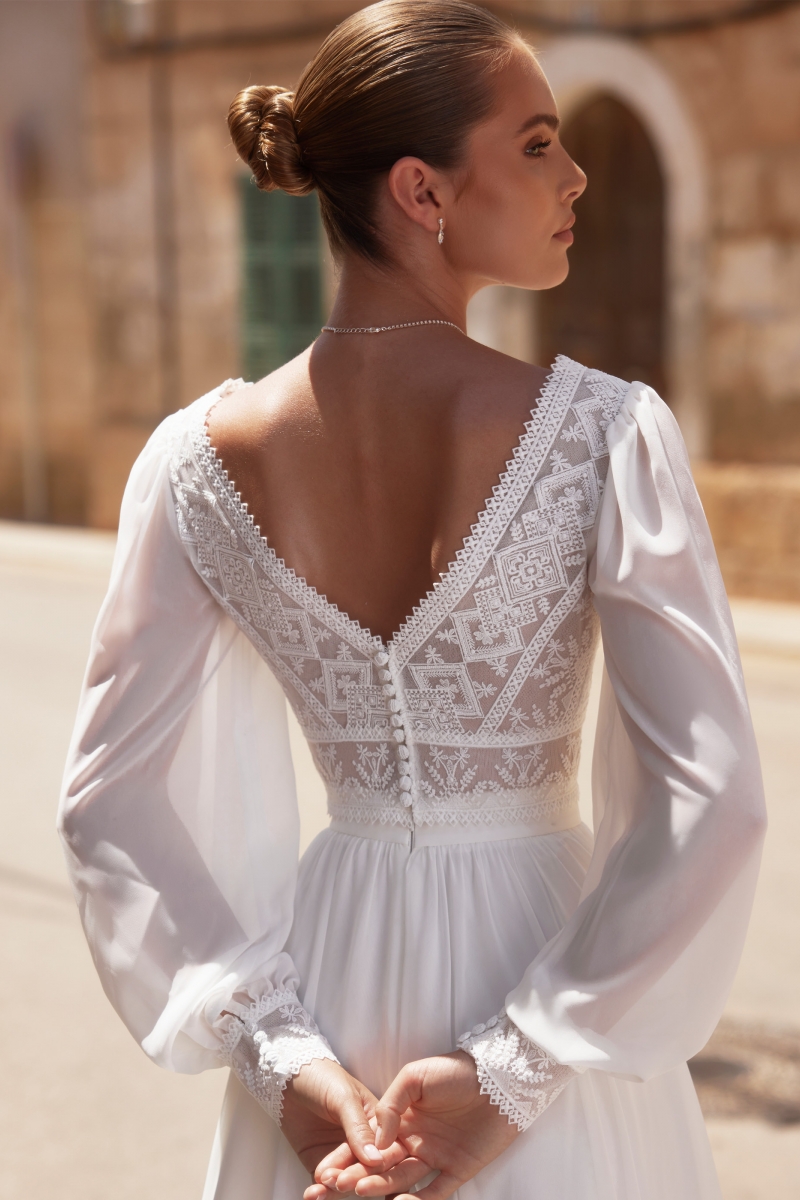 Brudetop i chiffon og blonde med lange ærmer E484 | bridalstore.dk
