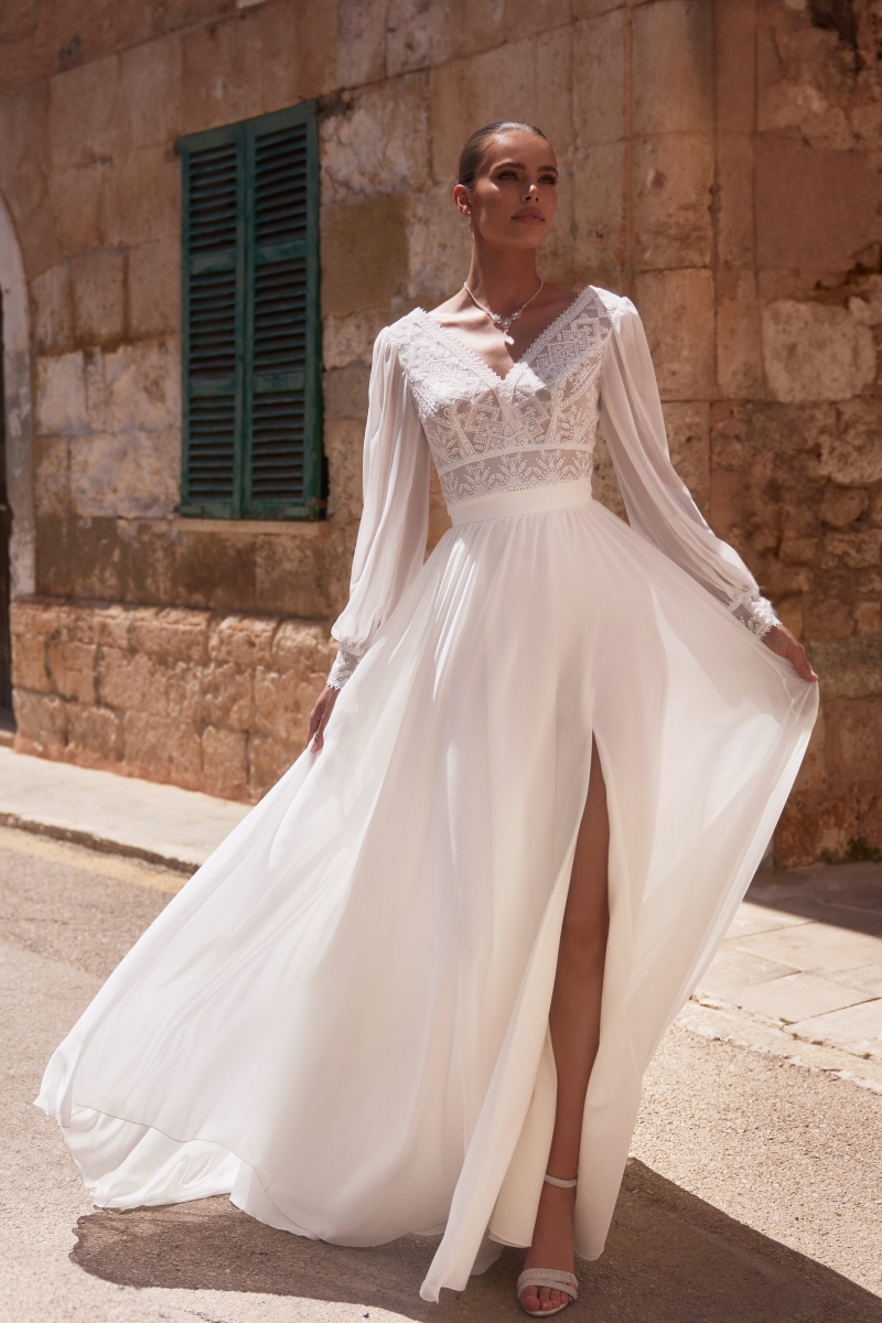 Brudetop i chiffon og blonde med lange ærmer E484 | bridalstore.dk