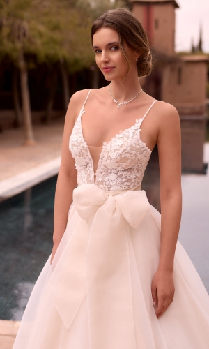 Brudekorset i tyl og blonde med stropper E501 | bridalstore.dk