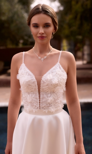 Brudekorset i tyl og blonde med V-udskæring E507 | bridalstore.dk