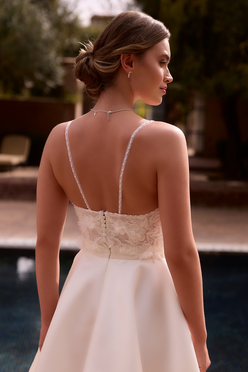 Brudekorset i tyl og blonde med V-udskæring E507 | bridalstore.dk