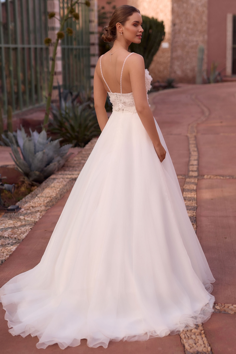 Brudekorset i tyl og blonde med V-udskæring E507 | bridalstore.dk