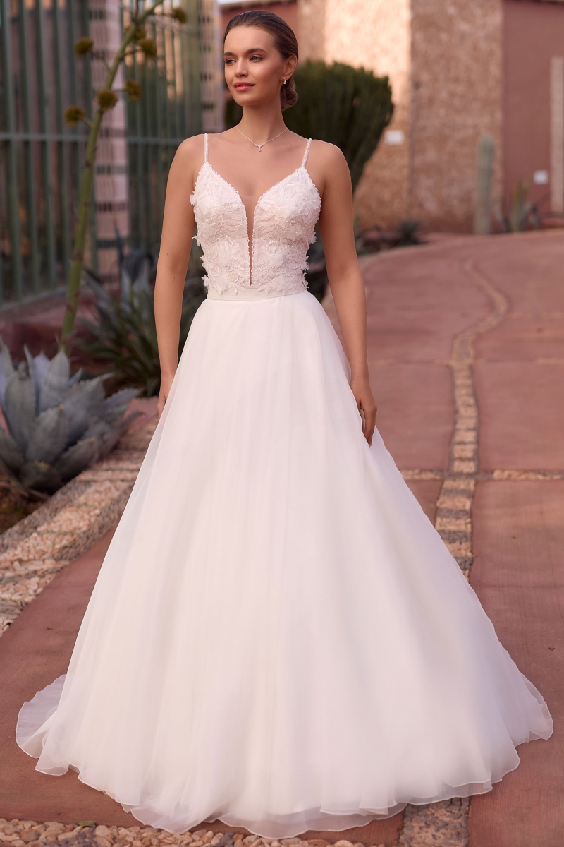 Brudekorset i tyl og blonde med V-udskæring E507 | bridalstore.dk