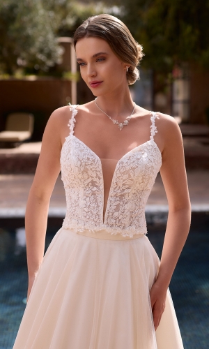 Brudekorset i tyl og blonde med stropper E508 | bridalstore.dk