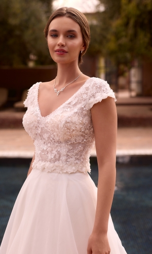 Brudetop i tyl og blonde med sommerfugleærmer E509 | bridalstore.dk