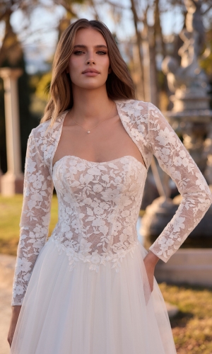 Brudetop i blonde og tyl med lange ærmer E521 | bridalstore.dk