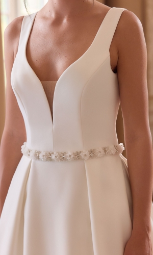 Brudebælte PA191 med 3D-blomster, pyntesten og glasperler | bridalstore.dk