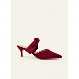Bordeauxrøde pumps i stretchsatin | bridalstore.dk